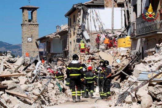 Vigili del Fuoco in Amatrice-Winnipeg Free Press