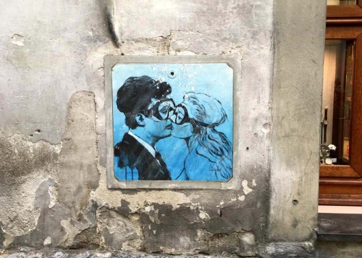 Blub street art La Dolce Vita Shannon Milar L'arte sa nuotare