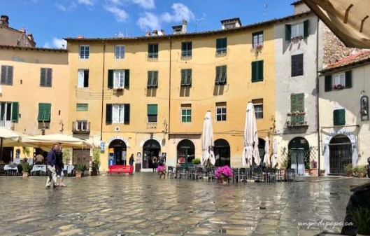 Piazza Anfiteatro Lucca
